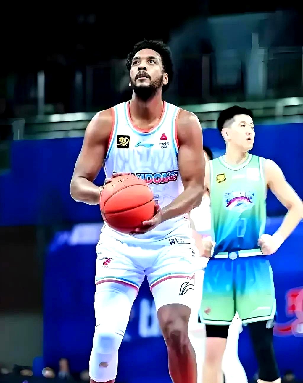 包含切尔西复出首秀备战全明星赛山东泰山完成体检备战NBA总决赛，塞维利亚转会期临场应变看傻球迷的词条